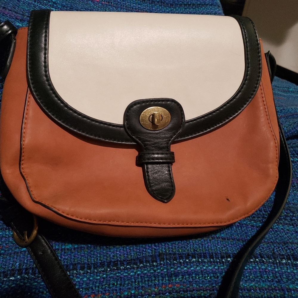NWOT Universal Thread Colorblock Crossbody Saddle Bag - Tan, White & Black